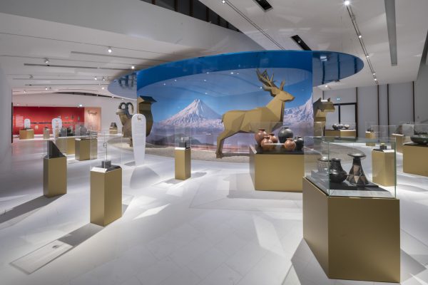 Overview of the exhibition ‘Under the spell of the Ararat’, photo Sake Elzinga 


Foto: Drents Museum / Sake Elzinga