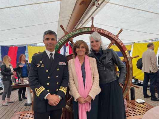Commander of the SAGRES II Mr. José Sousa Luis, Ambassador of Portugal H.E. Mrs. Clara Nunes dos Santos and the Director of SAIL Amsterdam, Mrs. Mitra van Raalten 