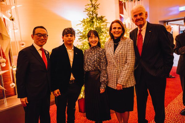 Mr. Daisuke Nakano (Japan), son of/and H.E. Sally Loo Hui (Panama), H.E. Mrs. Franca Deza (Peru) and Mr. Jaap Rost Onnes (former Consul General)