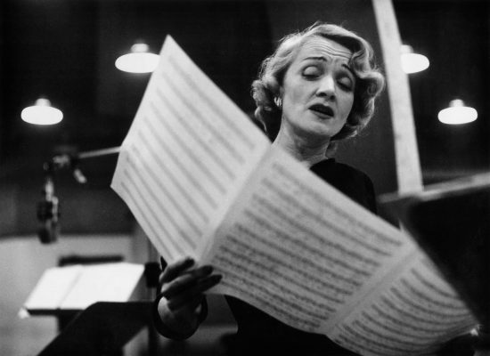 Eve Arnold - Marlene Dietrich singing at the recording studios of Columbia Records. NYC, 1952 © Eve Arnold - Magnum Photos-1